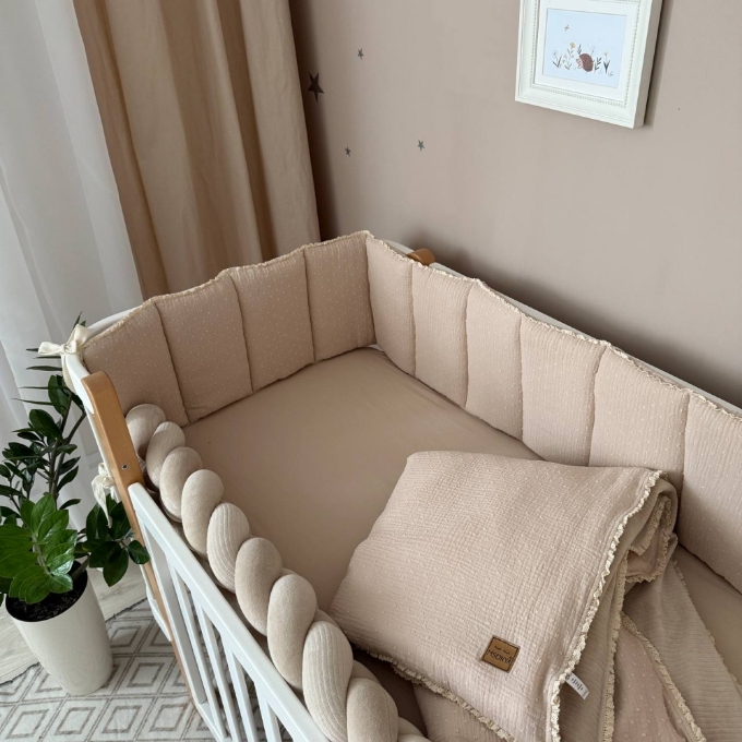Protectie laterala patut bebe din muselina – Buline bej (4)